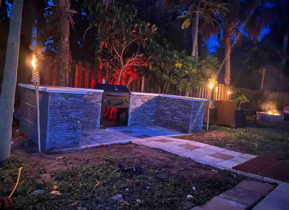 הוילה Frontenac Poolside Cocoa Oasis W/ Tiki Bar! מראה חיצוני תמונה