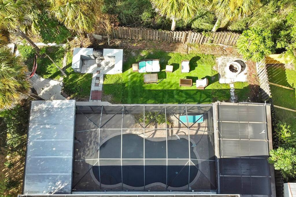 הוילה Frontenac Poolside Cocoa Oasis W/ Tiki Bar! מראה חיצוני תמונה