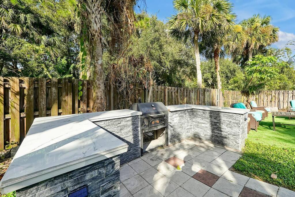 הוילה Frontenac Poolside Cocoa Oasis W/ Tiki Bar! מראה חיצוני תמונה